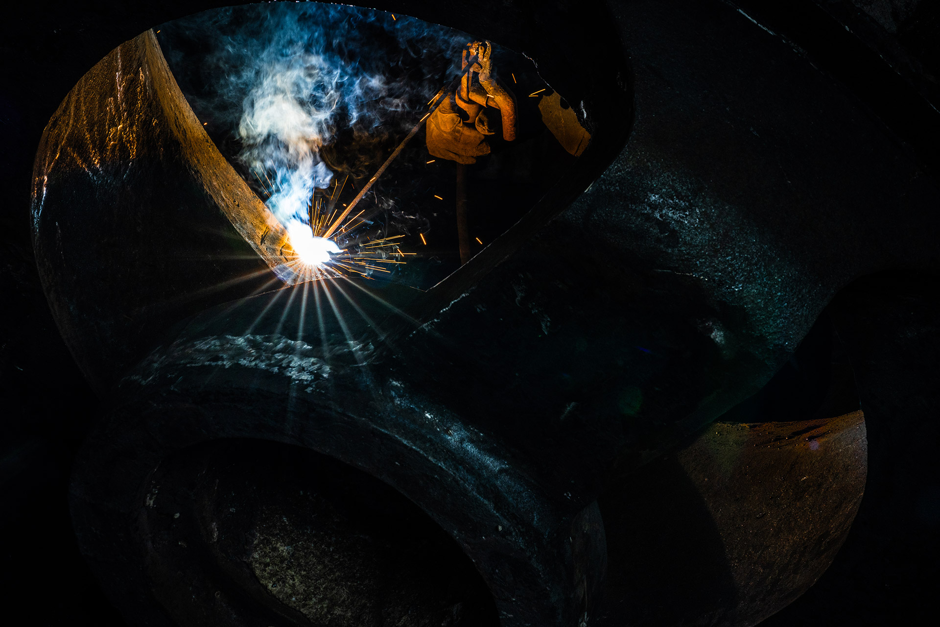 جوشکاری در دل قطعه سنگین صنعتی