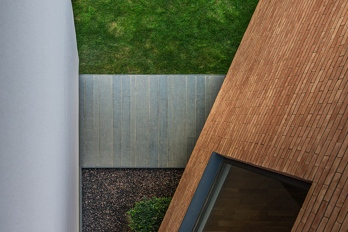 تصویر نمای باز حیاط پشتی ویلای کاتوزیان در لواسان