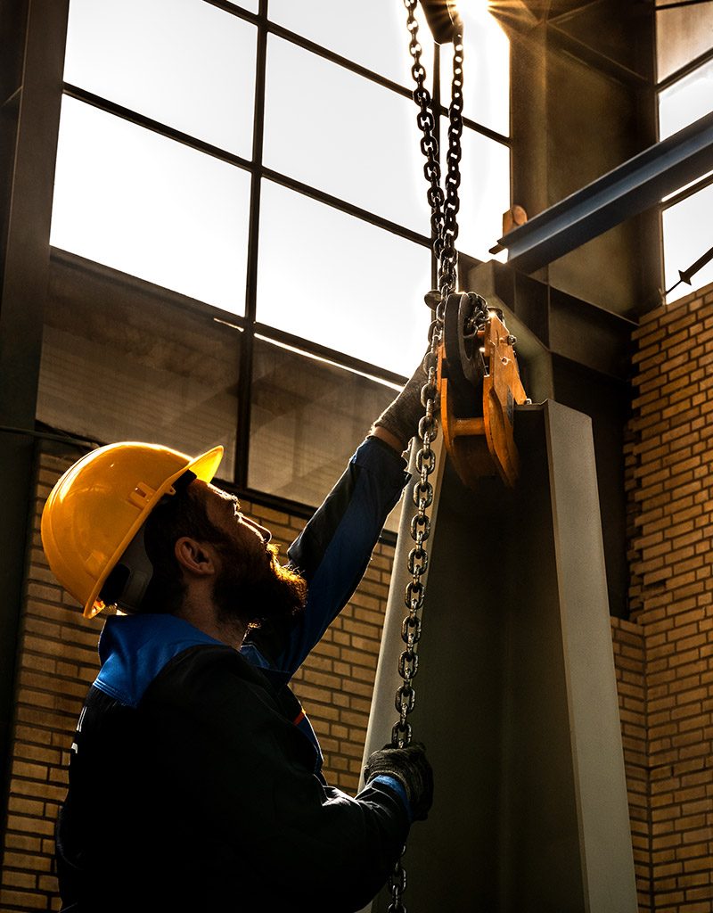 کار زیر نور طبیعی با تجهیزات بالابر