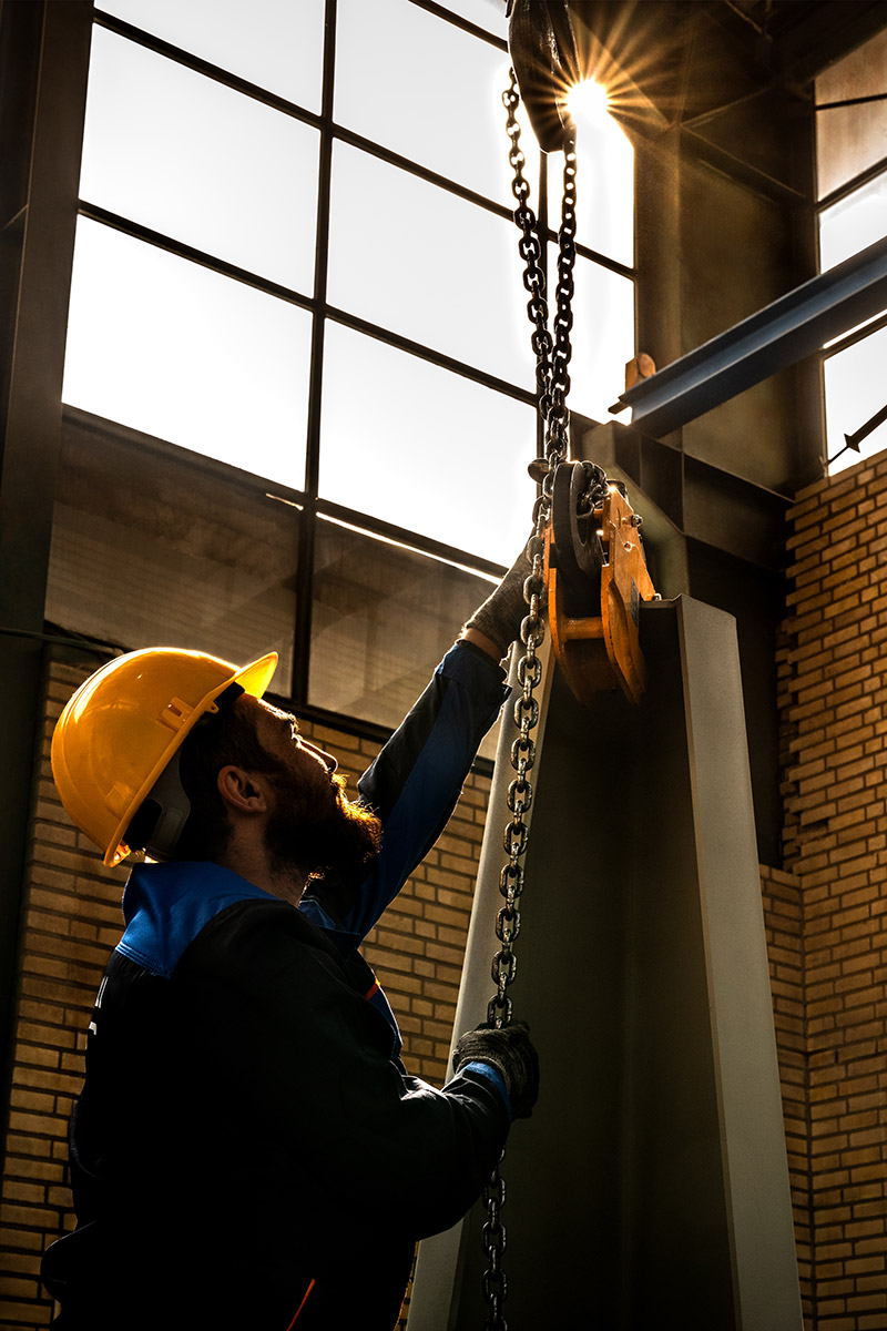 کار زیر نور طبیعی با تجهیزات بالابر