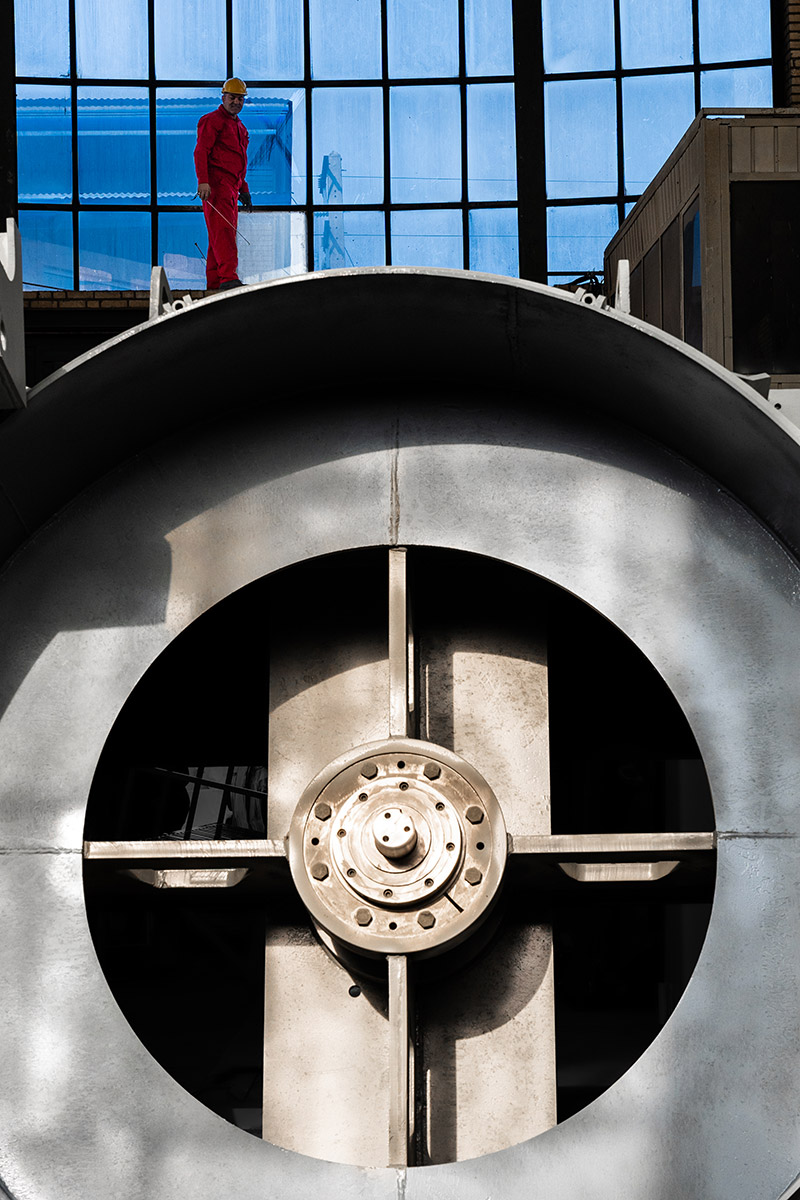 نمای نزدیک از محور چرخنده دستگاه صنعتی در Rockwellcrusher