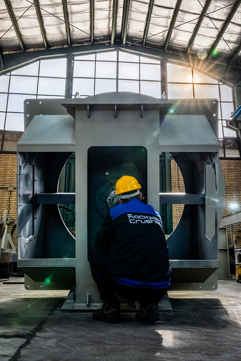 بازرسی فنی از قطعات داخلی دستگاه سنگ‌شکن - Rockwellcrusher